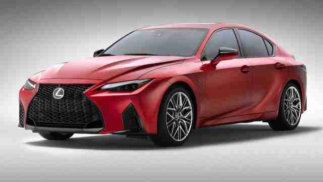 新的lexus is500就像我们到达一个新的IS-F一样接近