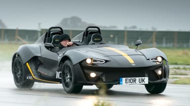 ZENOS E10 R获取350BHP FORD FOCUS RS引擎